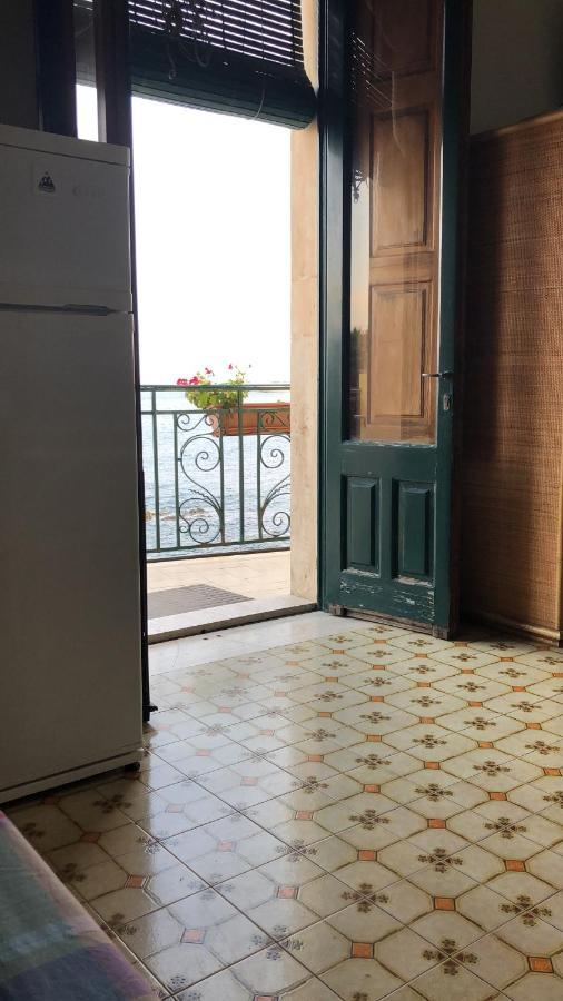 Hostel Beach House Giardini Naxos Exteriör bild