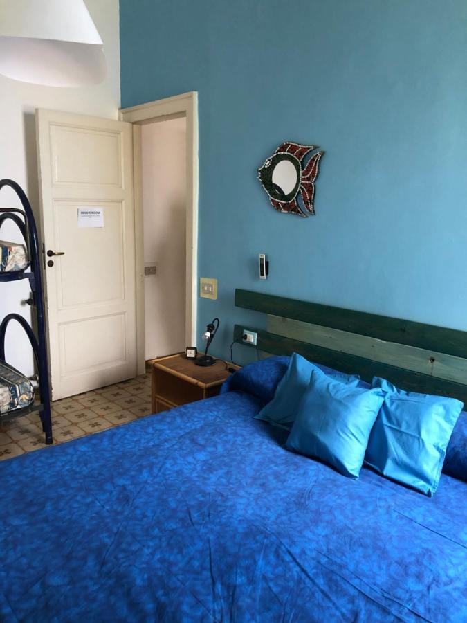 Hostel Beach House Giardini Naxos Exteriör bild