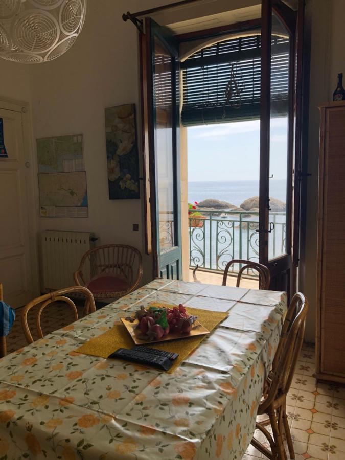 Hostel Beach House Giardini Naxos Exteriör bild