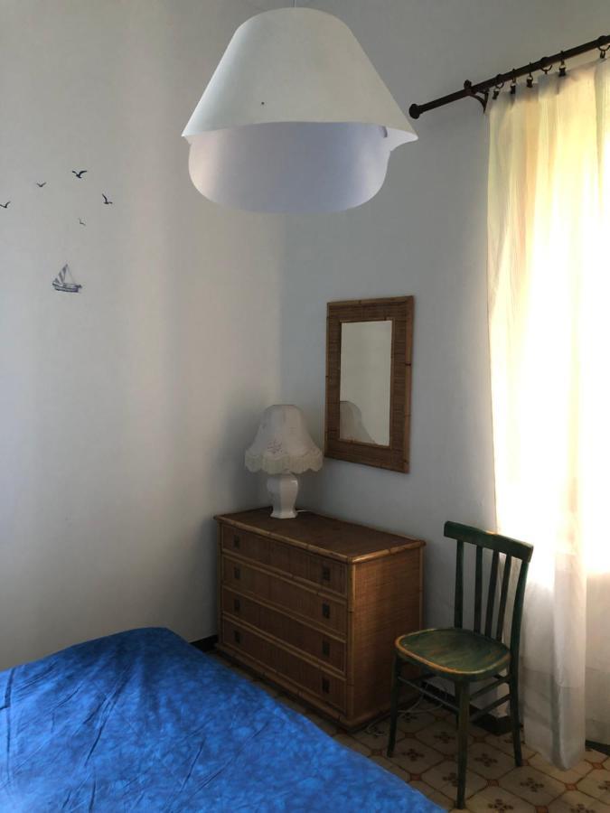Hostel Beach House Giardini Naxos Exteriör bild