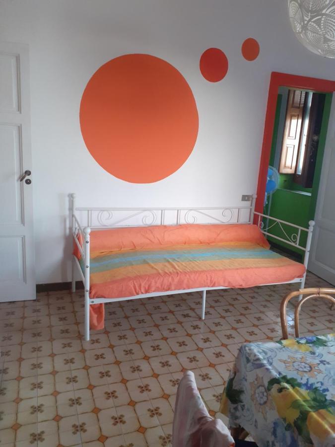 Hostel Beach House Giardini Naxos Exteriör bild