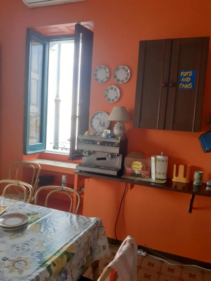 Hostel Beach House Giardini Naxos Exteriör bild